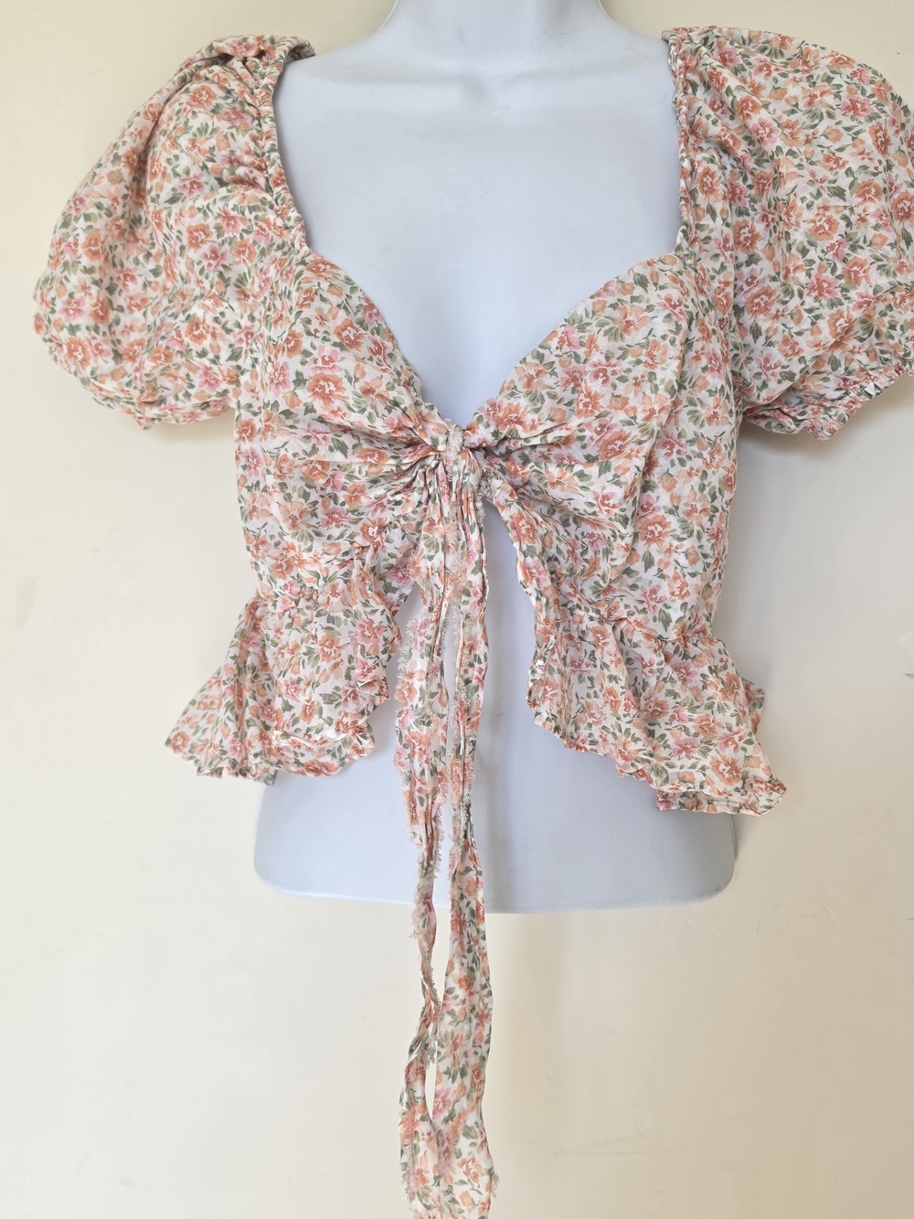 Aeropostale Peach Floral Tie-Front Puff Sleeve Crop Top